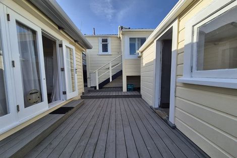 Photo of property in 7 Herald Terrace, Berhampore, Wellington, 6023