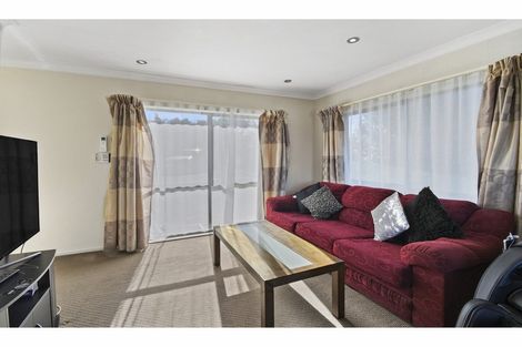 Photo of property in 32 Piper Place, Goodwood Heights, Auckland, 2105