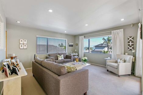 Photo of property in 2/30 Takutai Avenue, Bucklands Beach, Auckland, 2012