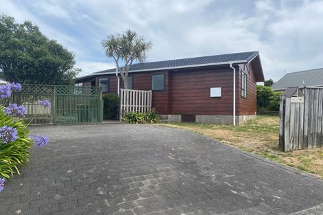 Photo of property in 47 Guadeloupe Crescent, Grenada Village, Wellington, 6037