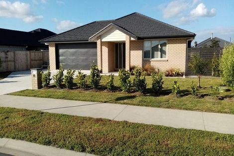 Photo of property in 11 Kaurinui Crescent, One Tree Point, 0118