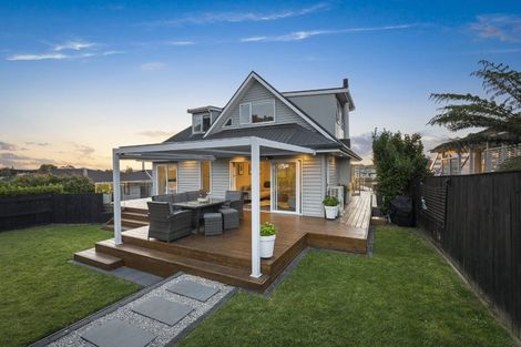 Photo of property in 904 East Coast Road, Northcross, Auckland, 0630