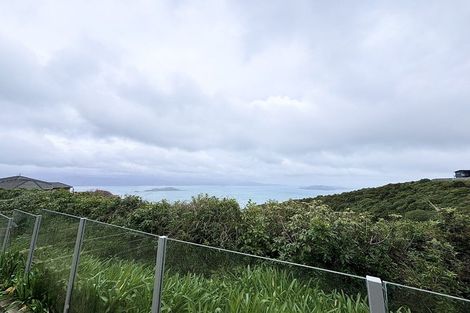 Photo of property in 24 Dress Circle, Newlands, Wellington, 6037