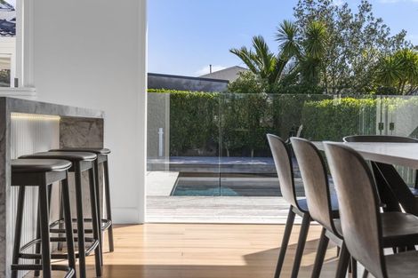 Photo of property in 10 Sentinel Road, Herne Bay, Auckland, 1011