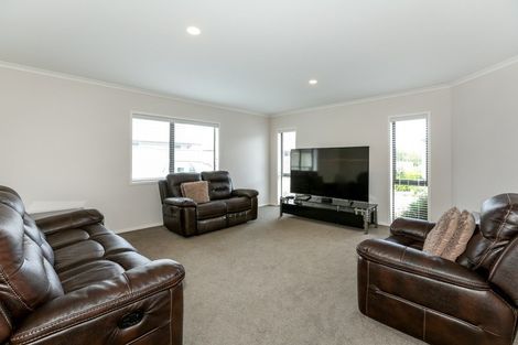 Photo of property in 5 Market Lane, Westown, New Plymouth, 4310