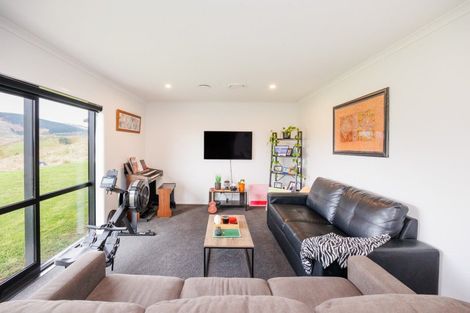 Photo of property in 172 Kingsdale Park Drive, Aokautere, Palmerston North, 4471