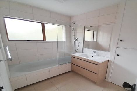 Photo of property in 4/19 Chequers Avenue, Glenfield, Auckland, 0629