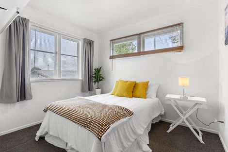 Photo of property in 5 Fairclough Road, Beach Haven, Auckland, 0626