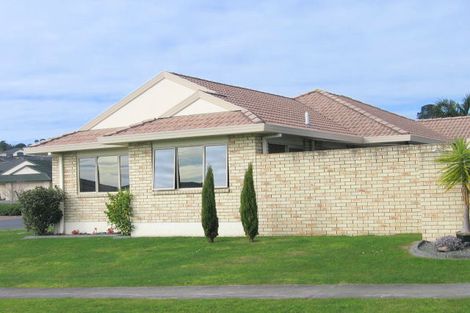 Photo of property in 2 Monivea Place, East Tamaki Heights, Auckland, 2016