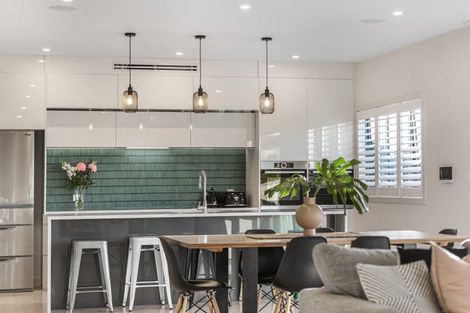 Photo of property in 17 Winscombe Street, Belmont, Auckland, 0622