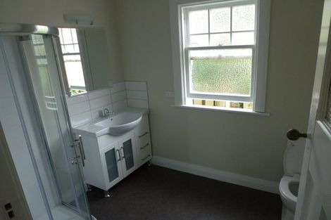 Photo of property in 5a Grove Road, Kelburn, Wellington, 6012