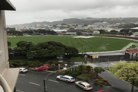 Photo of property in Grandstand Apartments, 10/80 Kent Terrace, Mount Victoria, Wellington, 6011