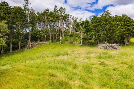 Photo of property in 18 Omana Road, Maungakaramea, 0178