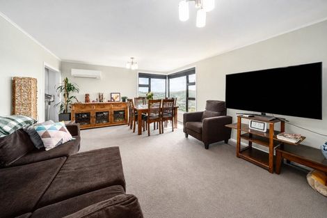 Photo of property in 16 Carluke Street, Paparangi, Wellington, 6037