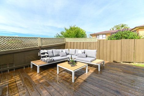 Photo of property in 17 Foyle Place, Glendene, Auckland, 0602