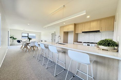 Photo of property in 50 Farnworth Terrace, Glenside, Wellington, 6037