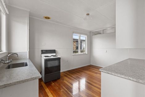 Photo of property in 39 Collins Road, Melville, Hamilton, 3206