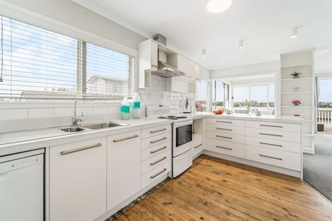 Photo of property in 75 Stanmore Bay Road, Stanmore Bay, Whangaparaoa, 0932