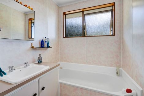 Photo of property in 18 Shaldon Crescent, Blagdon, New Plymouth, 4310