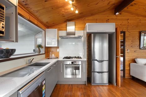 Photo of property in 2 Dunraven Place, Torbay, Auckland, 0630