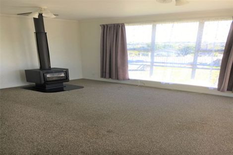Photo of property in 28 Rena Place, West Harbour, Auckland, 0618