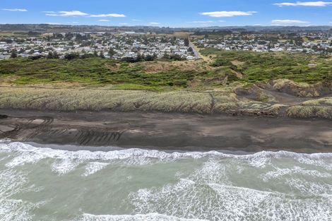 Photo of property in 5 Seafront Road, Castlecliff, Whanganui, 4501