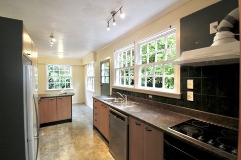 Photo of property in 13 David Crescent, Karori, Wellington, 6012