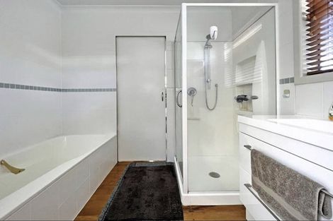 Photo of property in 2 Lincoln Road, Manurewa East, Auckland, 2102