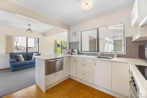 Photo of property in 4 Merehai Place, Snells Beach, 0920