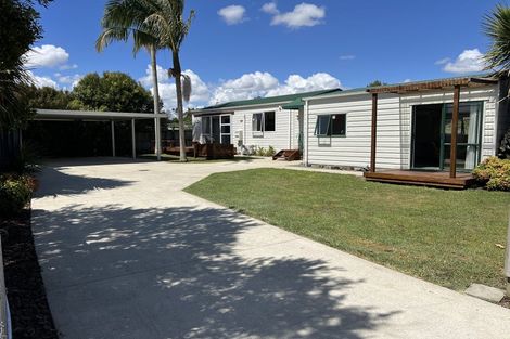 Photo of property in 11 Second Avenue, Glenbrook, Waiuku, 2681