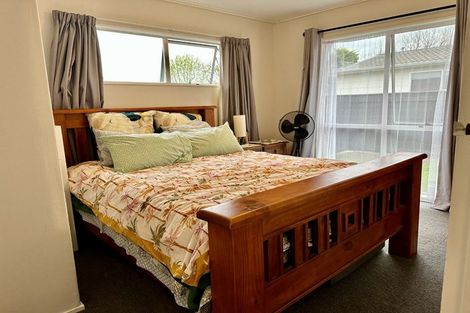 Photo of property in 2 Bryce Place, Kelvin Grove, Palmerston North, 4414