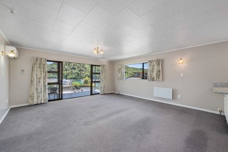 Photo of property in 62 Waikawa Road, Picton, 7220