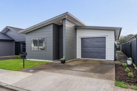 Photo of property in 7 Thornbury Lane, Timberlea, Upper Hutt, 5018