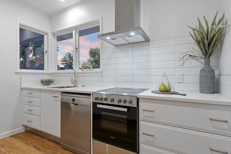 Photo of property in 6 Heath Street, St Andrews, Hamilton, 3200