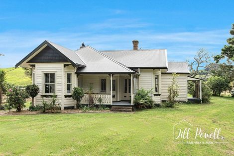 Photo of property in 32 Franklin Road, Paparoa, 0571