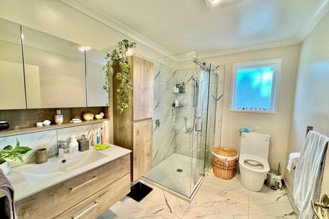 Photo of property in 121 Muir Avenue, Mangere Bridge, Auckland, 2022