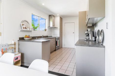 Photo of property in 33 Triangle Road, Massey, Auckland, 0614