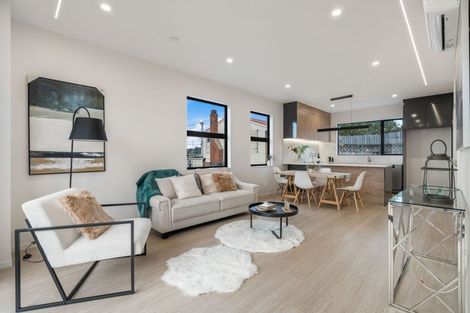 Photo of property in 7/16 Binsted Road, New Lynn, Auckland, 0600