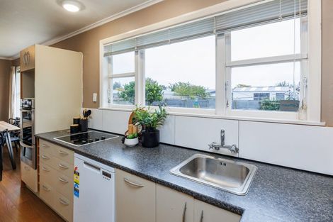 Photo of property in 4 Ellesmere Crescent, Highbury, Palmerston North, 4412