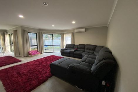 Photo of property in 13 Aragon Grove, Kingsley Heights, Upper Hutt, 5018