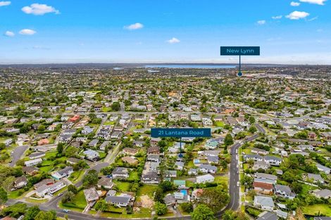 Photo of property in 21 Lantana Road, Green Bay, Auckland, 0604