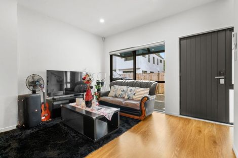Photo of property in 2f Cadiz Place, Red Hill, Papakura, 2110