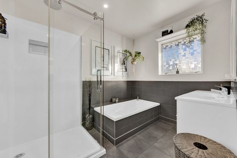 Photo of property in 73 Warren Crescent, Hillmorton, Christchurch, 8025