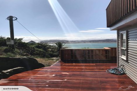 Photo of property in 33 Hungerford Road, Lyall Bay, Wellington, 6022