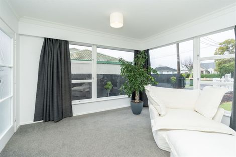 Photo of property in 42 Storey Avenue, Forest Lake, Hamilton, 3200