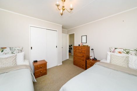 Photo of property in 2 Escort Grove, Awapuni, Palmerston North, 4412