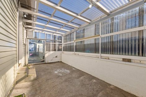 Photo of property in 16 Kenmore Street, Westown, New Plymouth, 4310
