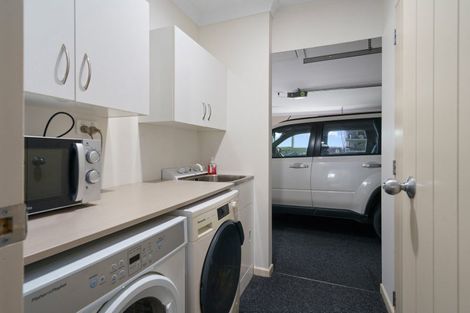 Photo of property in 16b Abergeldie Way, Cambridge, 3434