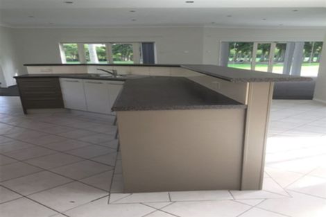 Photo of property in 154 Boord Crescent, Kumeu, 0891