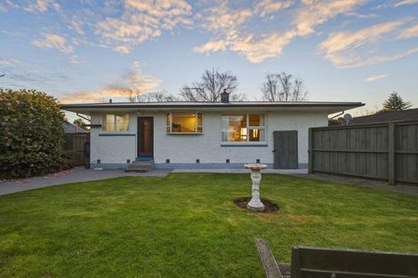 Photo of property in 20 Ramore Place, Redwood, Christchurch, 8051
